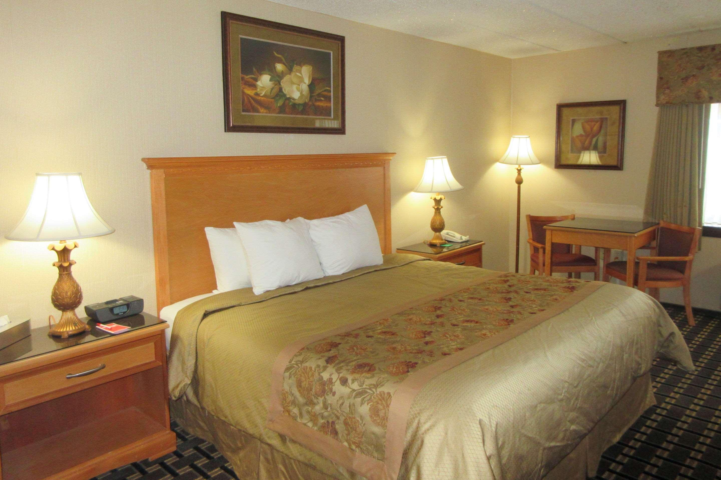 Econo Lodge Quakertown Buitenkant foto