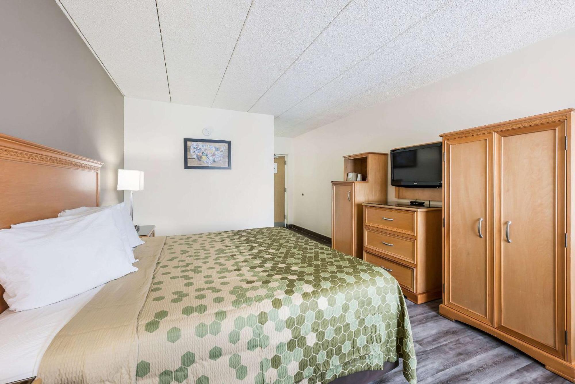 Econo Lodge Quakertown Buitenkant foto