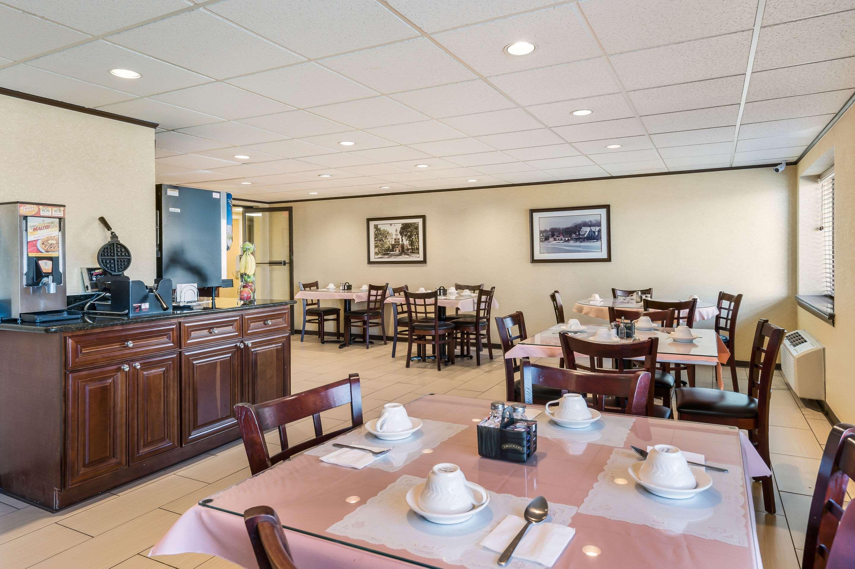 Econo Lodge Quakertown Buitenkant foto